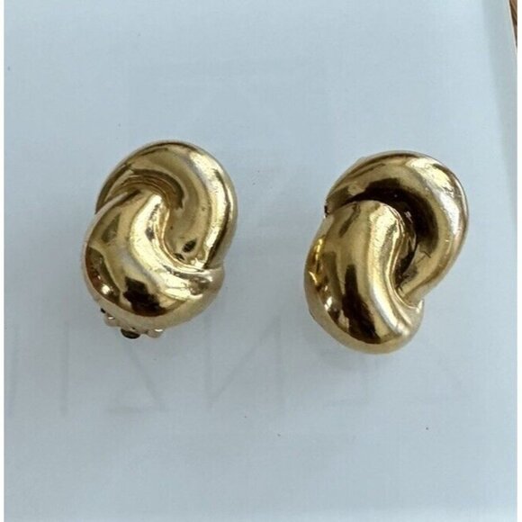 Ciner Jewelry - Ciner Stamped Gold Toned Swirl Clip On Studs Retro Earring Non Magnetic